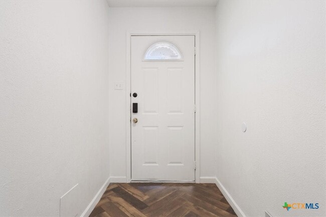 Building Photo - 907 Willow Brk St