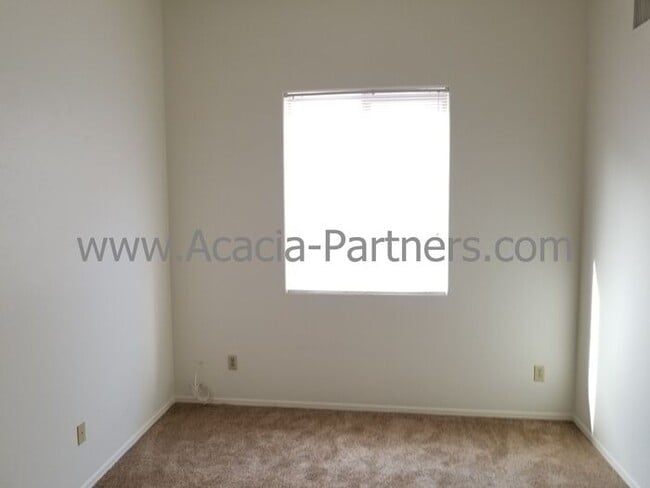 Building Photo - 3 Bedroom/2 Bath in Gated Community