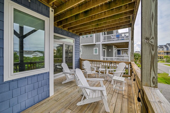 Building Photo - PET FRIENDLY FURNISHED OFF-SEASON RENTAL A...