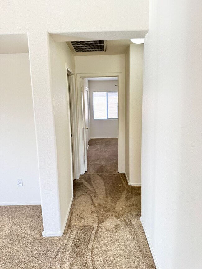 Building Photo - 3 Bedroom 2 Bath Single Level Home In Peor...