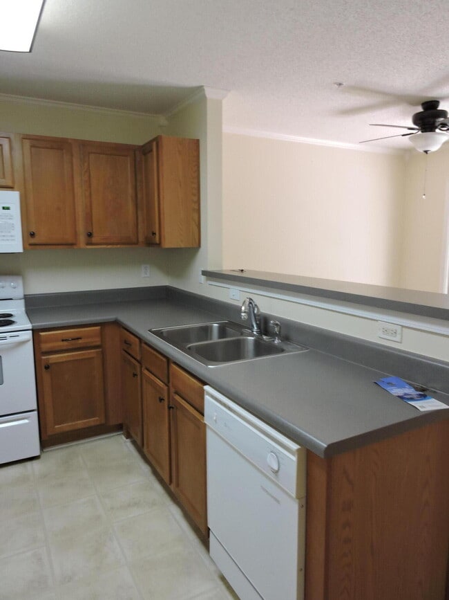 Building Photo - 149 Swaying Pine Ct