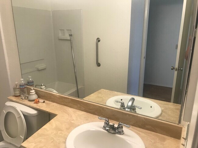 Building Photo - 335 Riverview Way