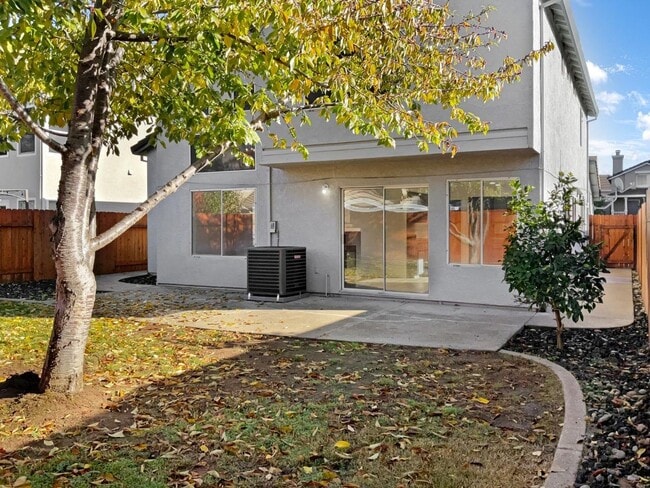 Building Photo - Spacious 3 Bed, 2.5 Bath Home | 1,532 Sq Ft | Prime Elk Grove Location