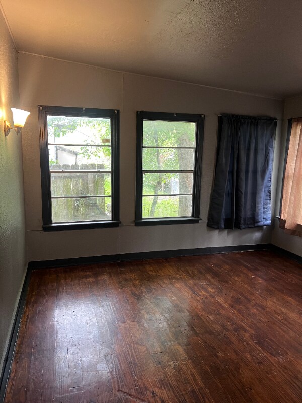 Building Photo - 426 W 75th St