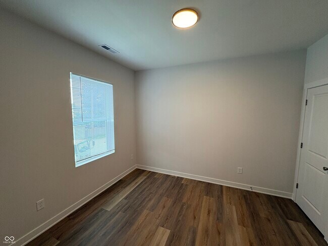 Building Photo - 415 N Walcott St