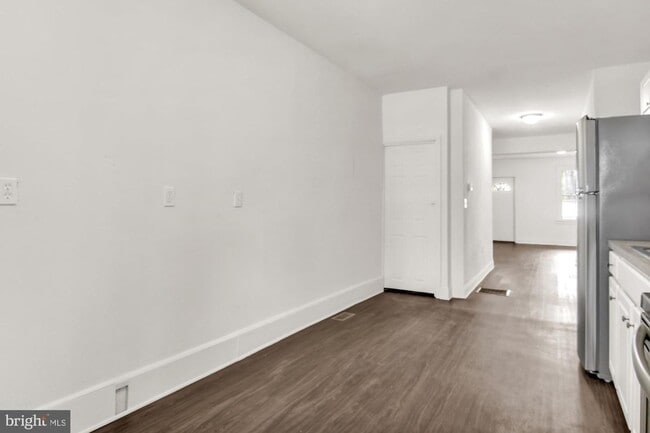 Building Photo - Coming Soon! Charming 3 Bedroom, 1.5 Bath ...