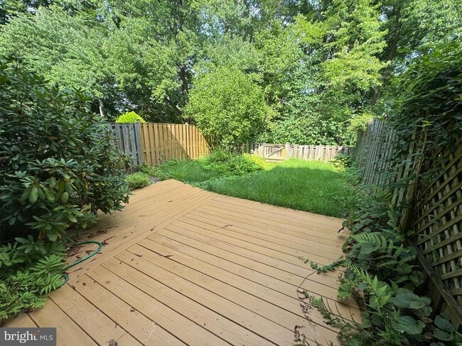 Building Photo - 5230 Lonsdale Dr