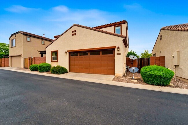 Building Photo - 2220 S Ponderosa Dr