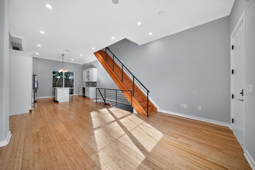 Building Photo - 1518 S 25th St