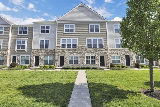Building Photo - 483 Autumn Ridge Cir