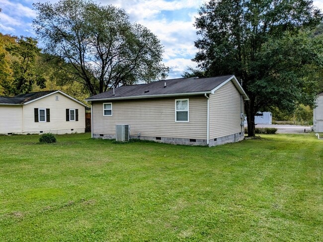 Building Photo - 34 Blackstone Ln