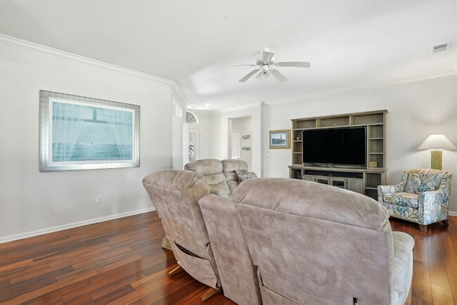 Building Photo - 34 Coburn Dr E