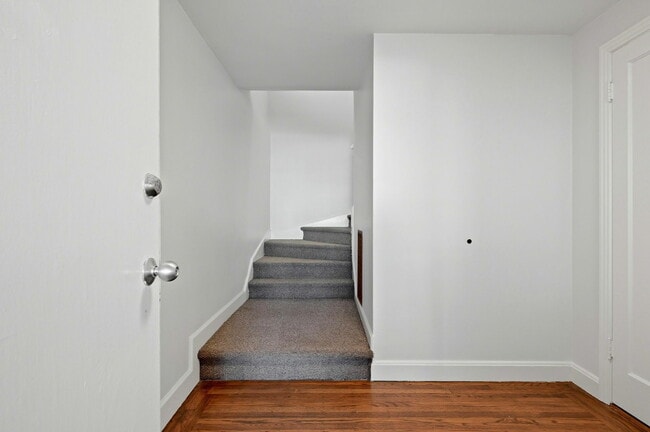 Building Photo - 4439 Kirkham St