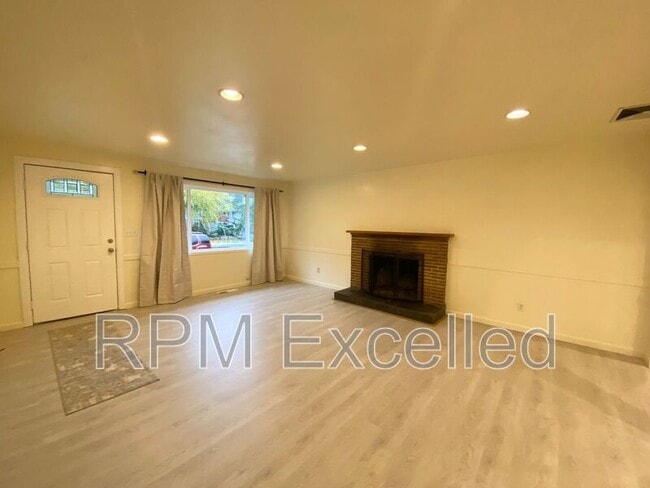 Building Photo - 3216 S 208th St