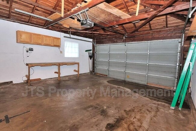 Building Photo - 1817 Vesta Way