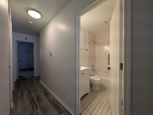 Building Photo - 205 Glasgow Ln