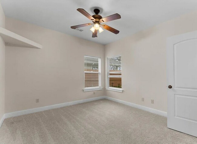 Building Photo - Custom Built 3/2