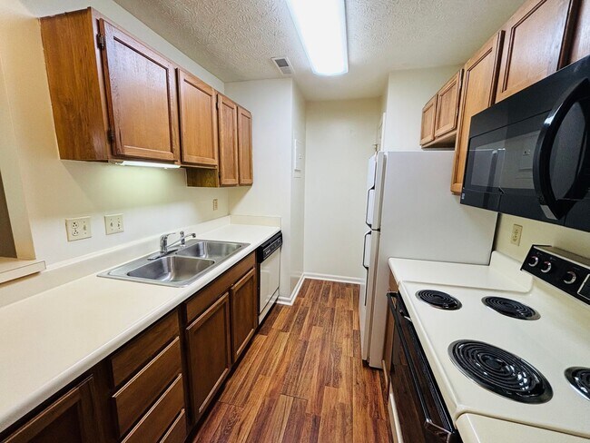 Building Photo - 1300 Cedar Ridge Dr