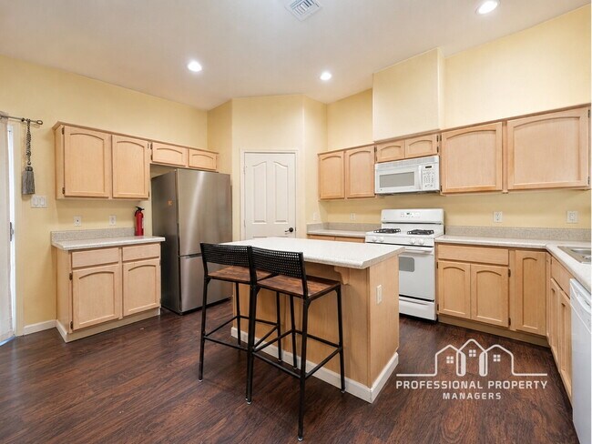 Building Photo - 3-bedroom, 2-bathroom home in Yuma Meadows