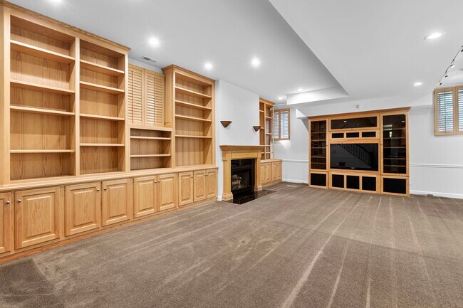 Building Photo - 2725 N Magnolia Ave