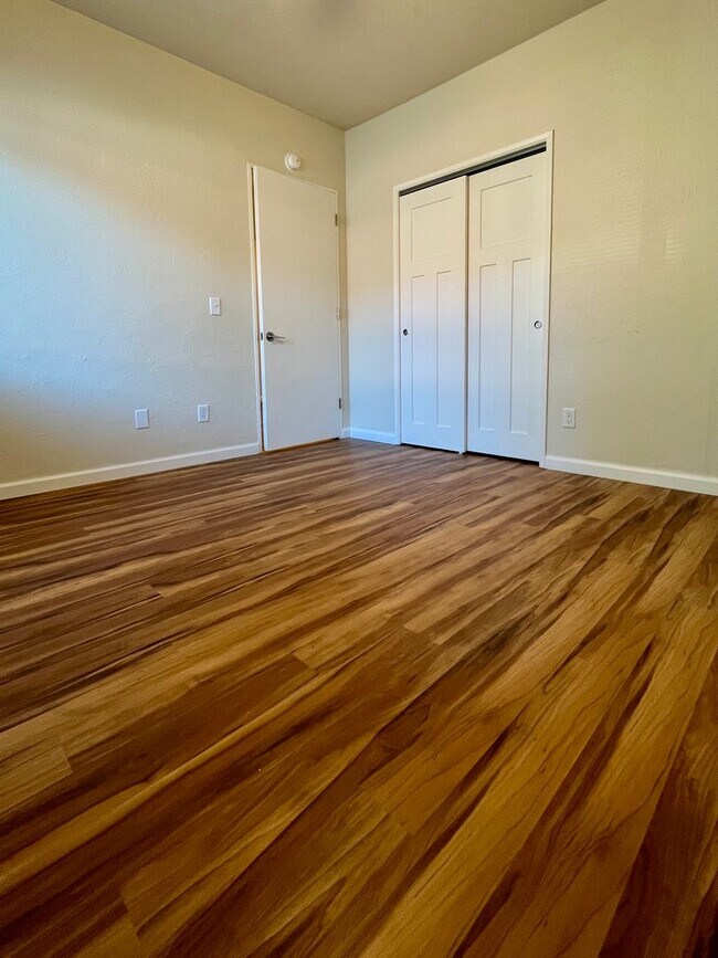 Building Photo - (WWA) Westwood - 1 bed / 1 bath Apartment