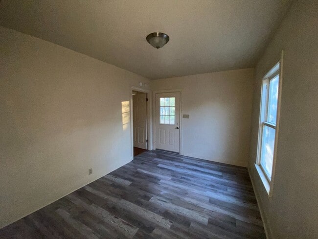 Building Photo - Single Family House