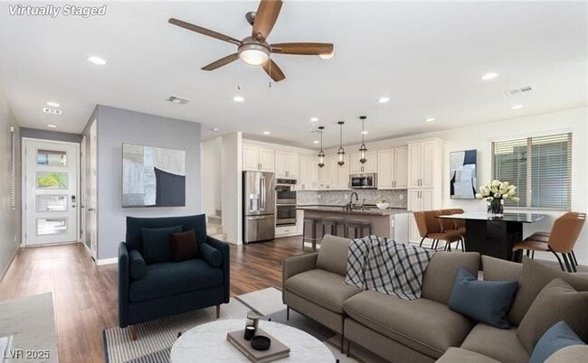 Building Photo - 12556 Skylight View St