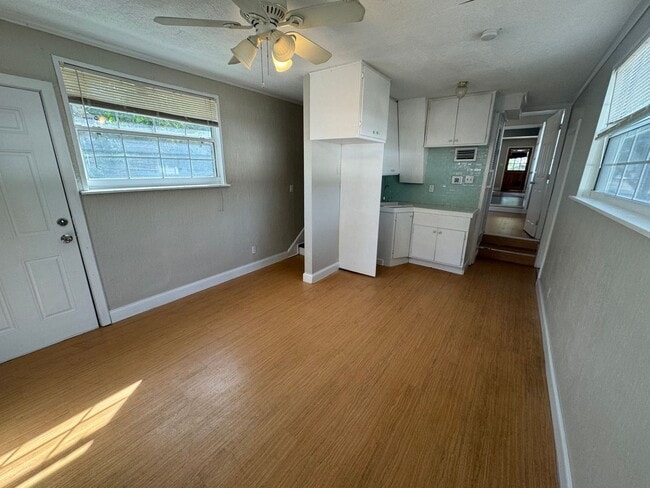 Building Photo - Fenced in four bedroom house near beautiful Gulfport