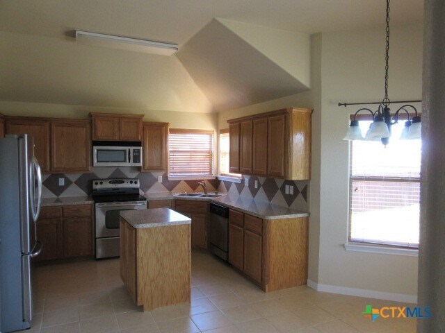 Building Photo - 406 Hedy Dr