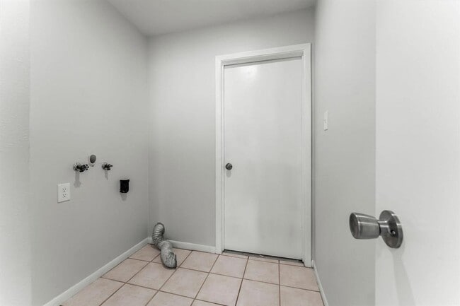 Building Photo - 16970 Mockingbird Ct