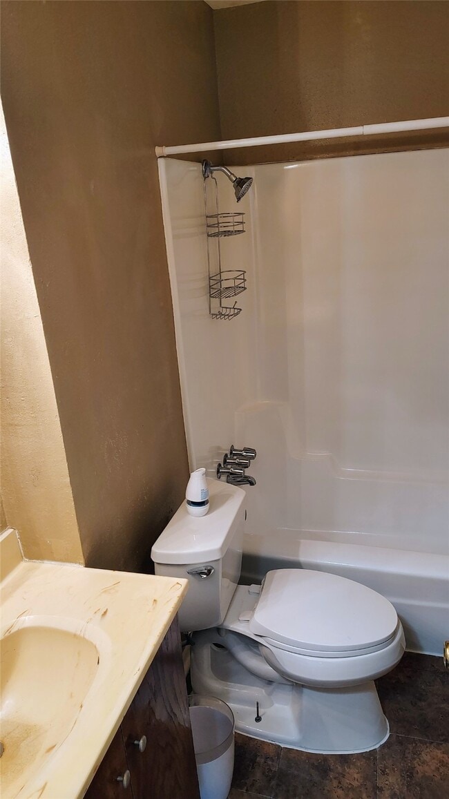 Building Photo - 8610 Valley S Dr