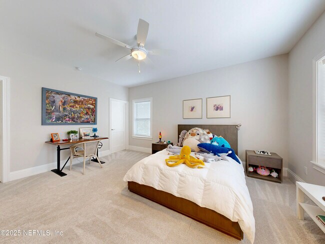 Building Photo - 401 Payasada Lakes Ave