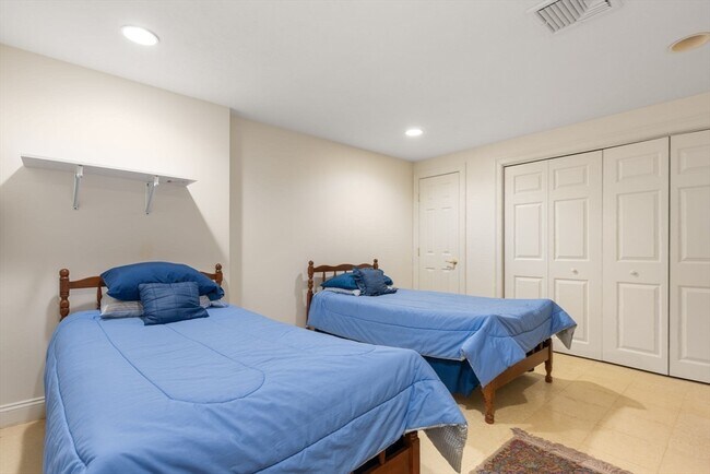 Building Photo - 3 Summerland Way