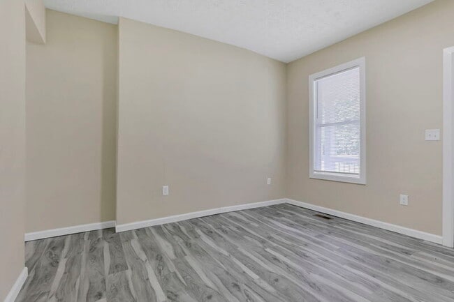 Building Photo - 216 W Park Ave