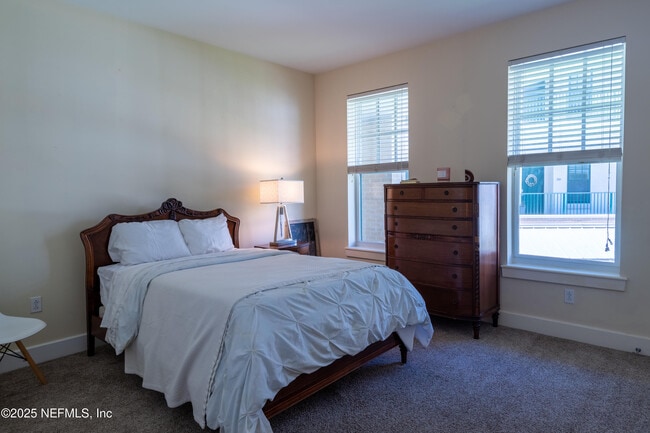 Building Photo - 1661 Riverside Ave