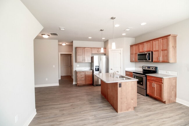 Building Photo - Beautiful 2 bed 2.5 Bath Townhome in West Greeley Available Early June!