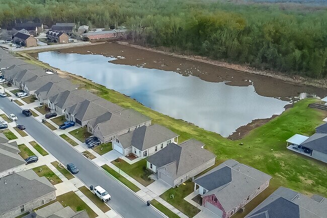 Building Photo - 7126 Kenilworth Crossing Ave