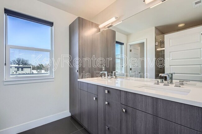 Building Photo - 3044 Wilson Ct