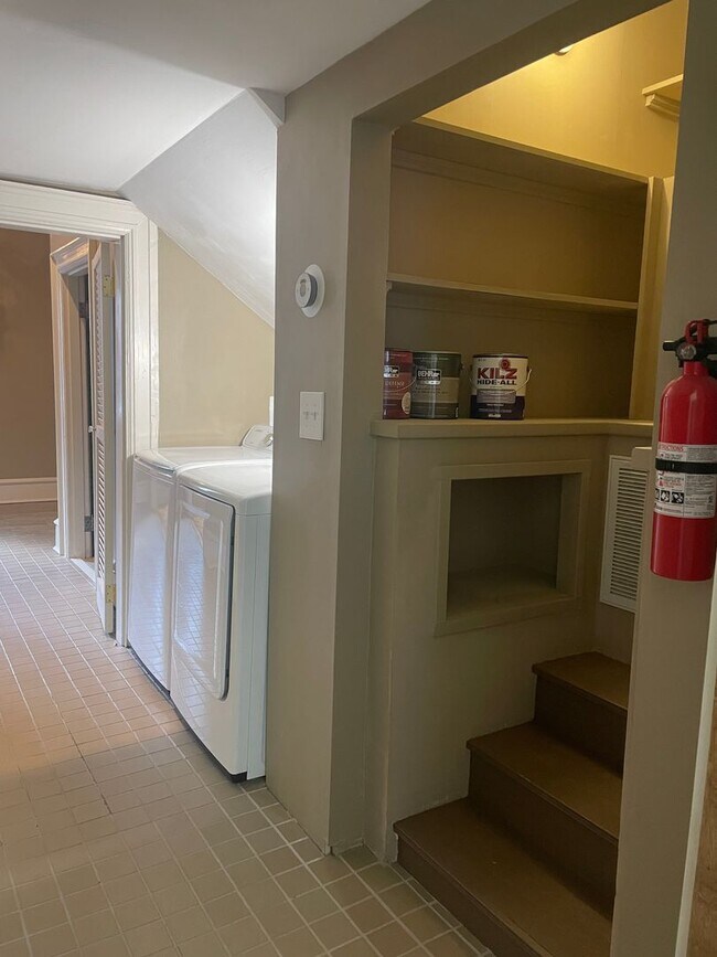 Building Photo - 1025 Church St