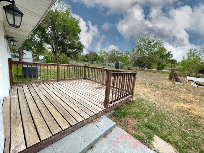 Building Photo - 1507 E 25th St