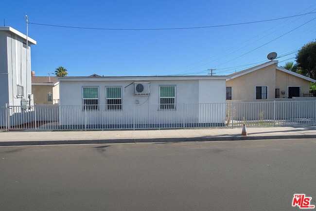 Building Photo - 356 W 90th St