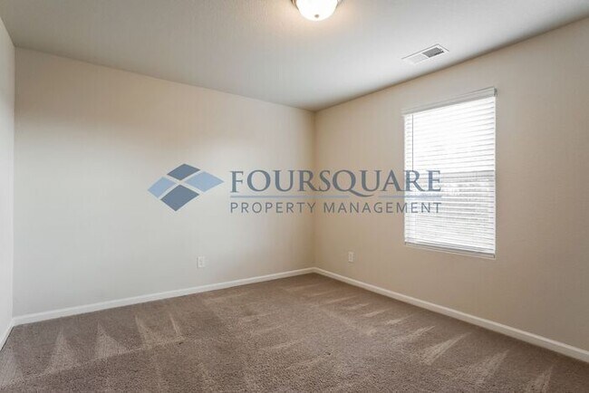 Building Photo - SPACIOUS HOME in Autumn Lakes with a FLEXIBLE FLOOR PLAN AND SOLAR PANELS, 5 BEDS 2.5 BATH