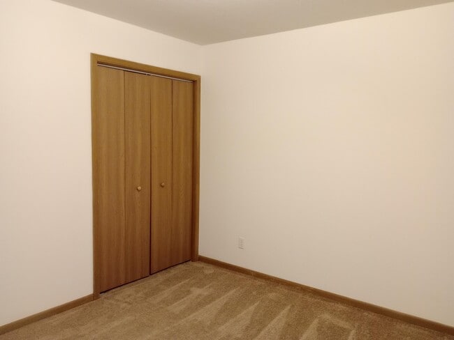 Building Photo - 406 E Liberty Ln