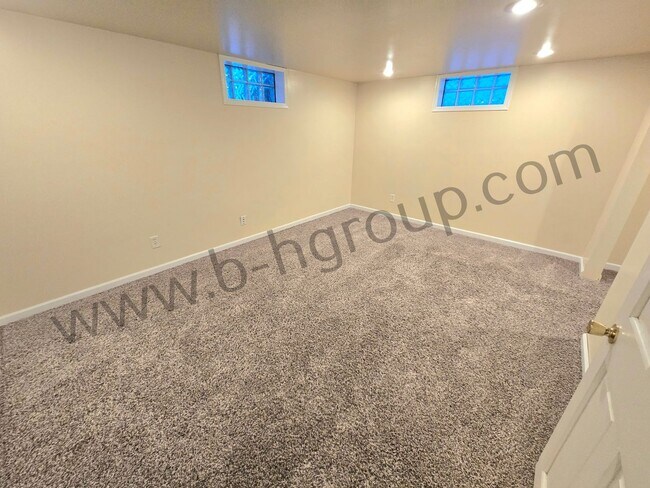 Building Photo - 5412 41st Ave