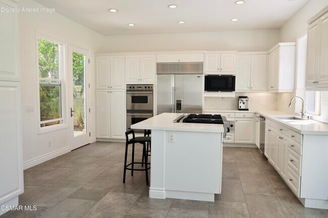Building Photo - 6072 Mandeville Pl
