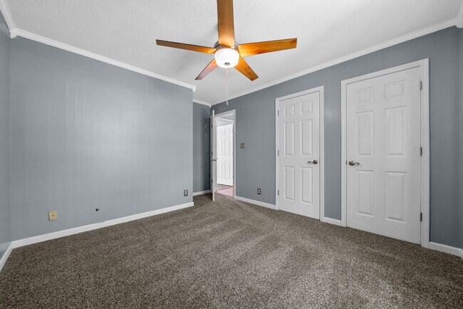Building Photo - 944 Sable Dr