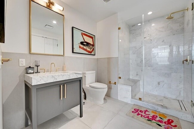 Building Photo - 70 Rainey St