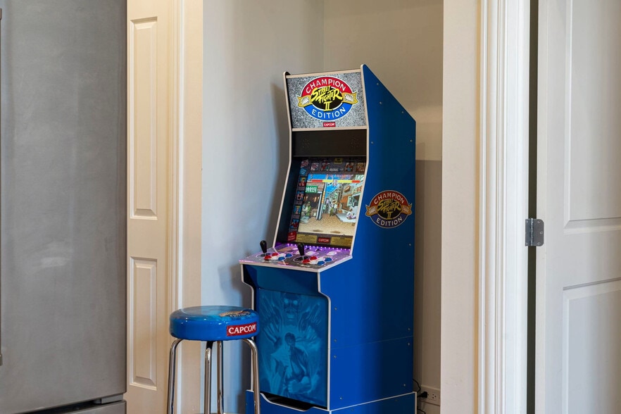 Building Photo - 33 S Ashland Ave