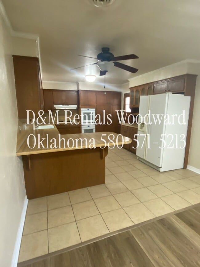 Building Photo - 3636 Cheyenne Dr