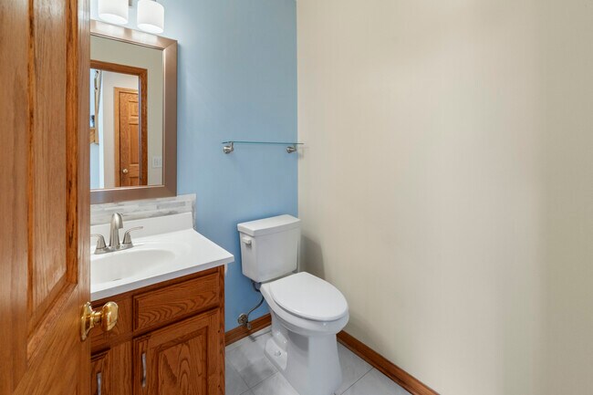 Building Photo - 2208 Crystal Cir